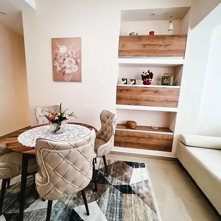 Old Town Luxury Suites *