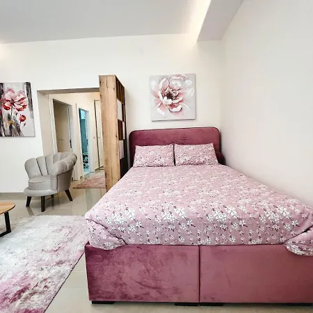 Old Town Luxury Suites *