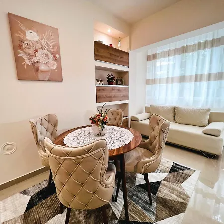 Old Town Luxury Suites *