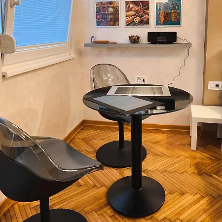 Old Town Luxury Suites *
