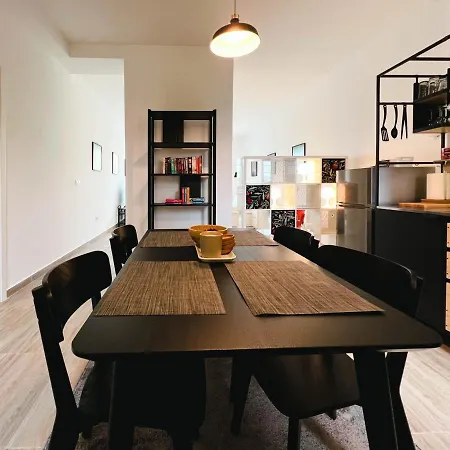 Old Town Luxury Suites Apartment *
